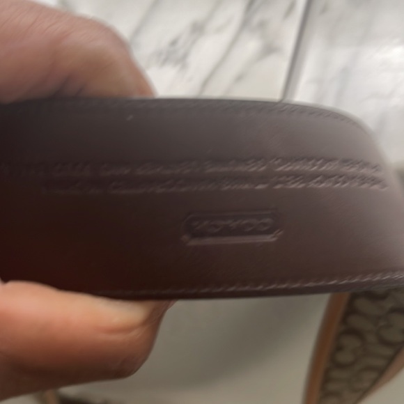 Cute authentic belt too match your coach ensemble - Picture 4 of 6